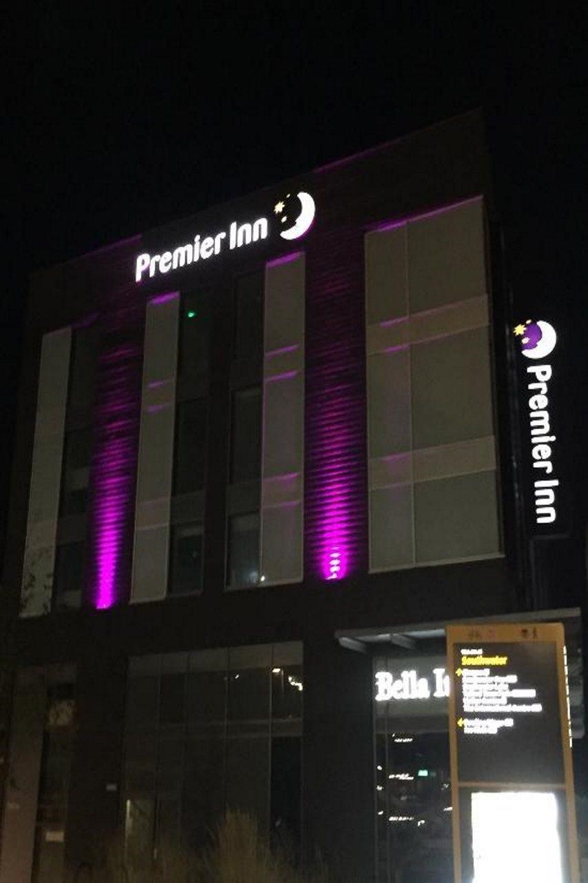 Premier Inn Телфорд Экстерьер фото